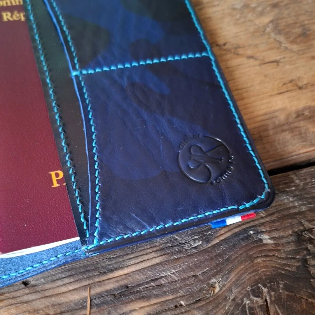 Atelier Anne R porte-passeport cuir bleu camouflage