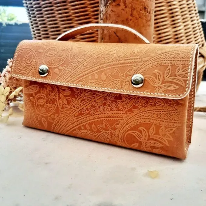 Atelier Anne R Amore pochette cuir cachemire miel