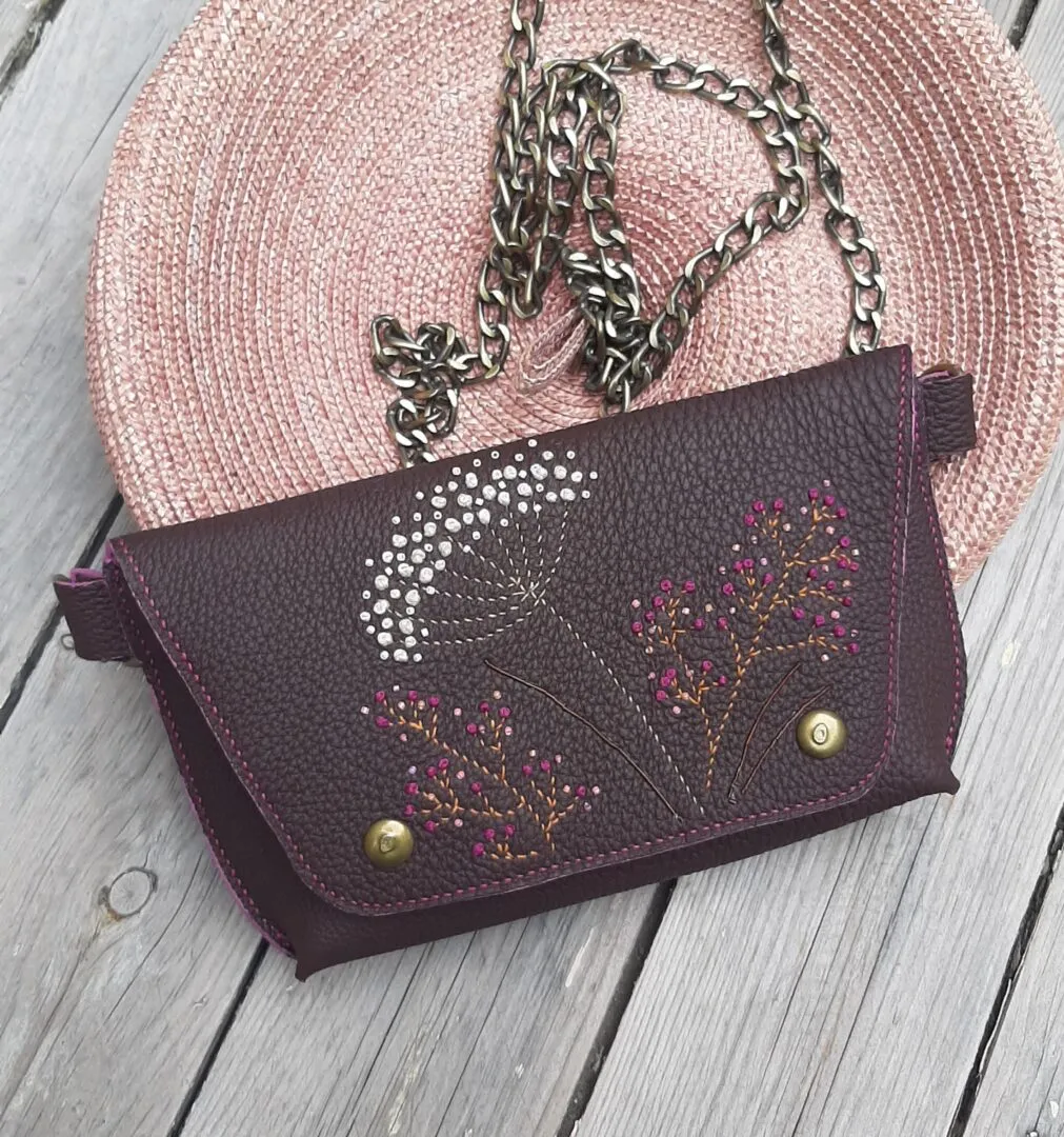 Atelier Anne R petit sac cuir bordeaux broderie florale