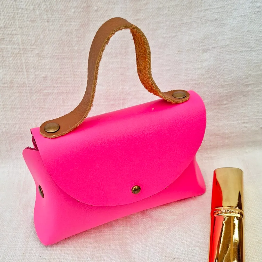 Atelier Anne R petit sac cuir rose fluo poignée marron