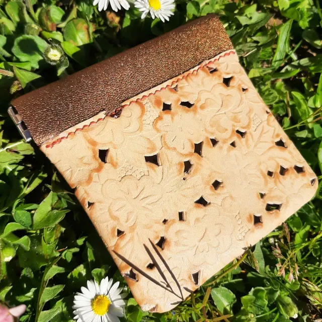 Atelier Anne R Clac Clac porte-monnaie cuir marron gaufré
