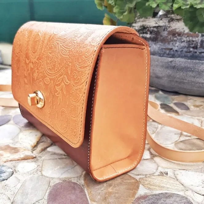 Atelier Anne R sac cartouchière cuir végétal marron