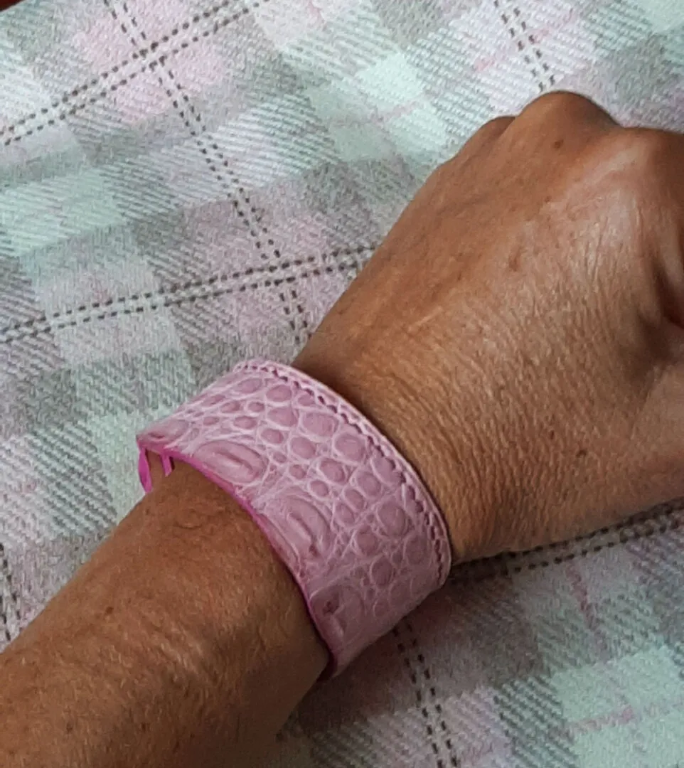 Atelier Anne R Grand Occavus bracelet cuir rose réglable
