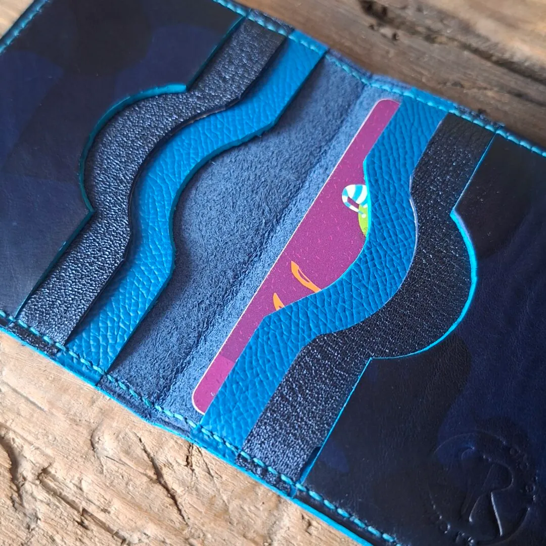 Atelier Anne R porte-cartes cuir bleu camouflage 6 cartes