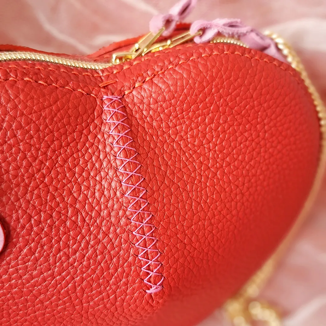 Atelier Anne R sac cœur cuir rouge grainé