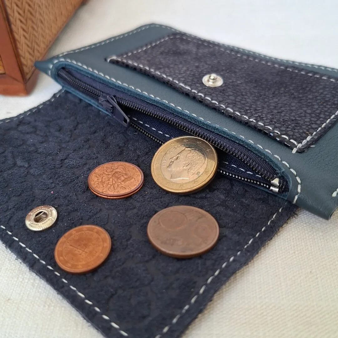 Atelier Anne R porte-monnaie cuir bleu marine panthère