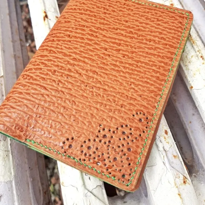 Atelier Anne R porte-passeport cuir marron requin