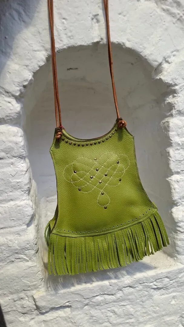 Atelier Anne R sac bandoulière cuir vert pistache franges