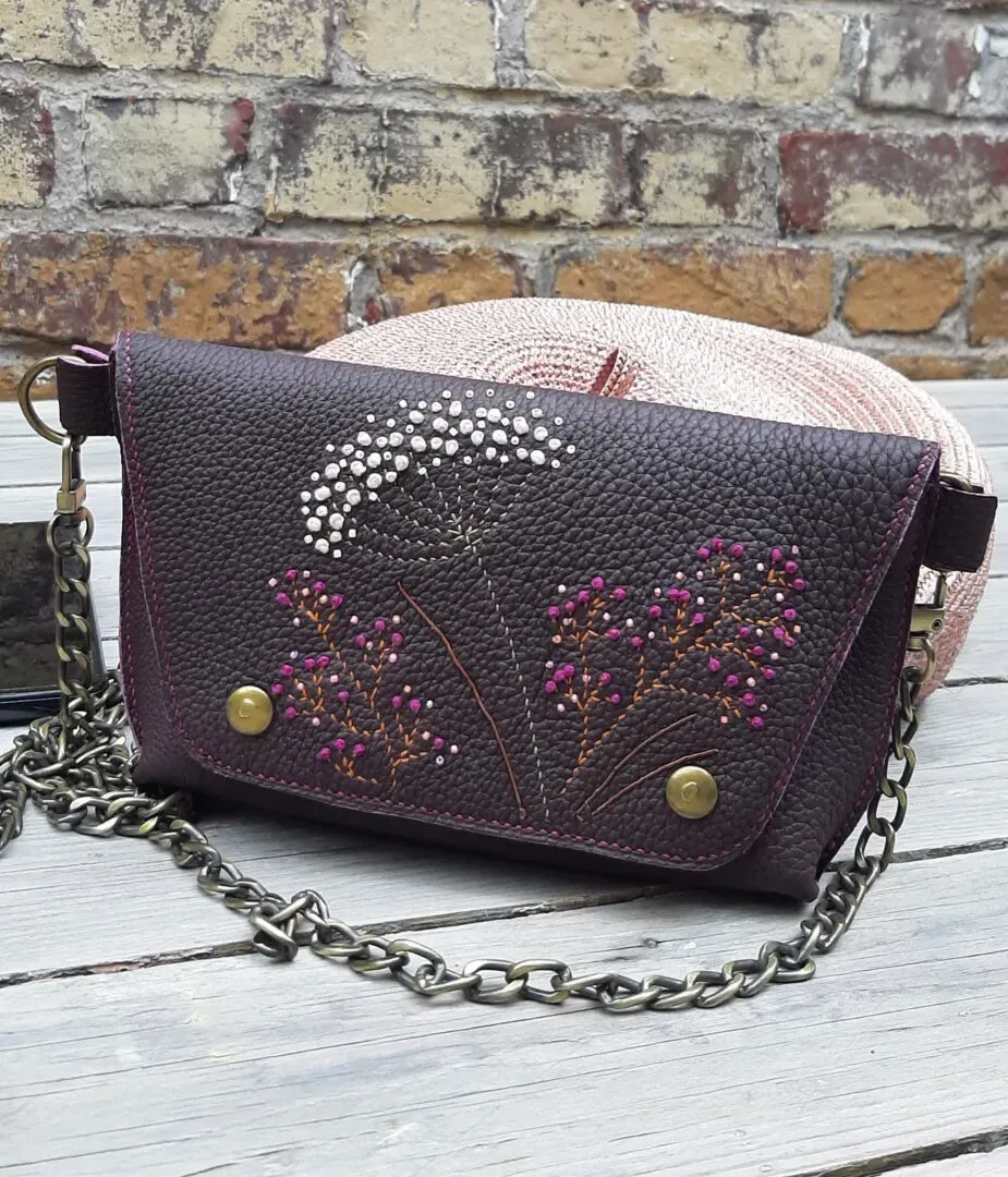Atelier Anne R petit sac cuir bordeaux broderie florale