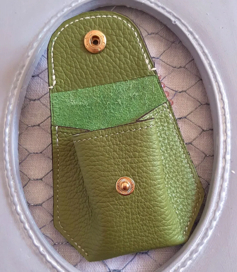 Atelier Anne R Faustine porte-monnaie cuir vert amande