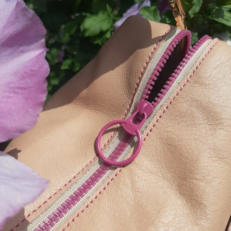 Atelier Anne R sac bandoulière cuir beige rosé framboise
