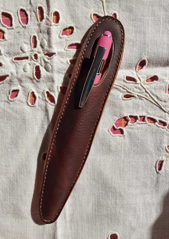 Atelier Anne R étui stylo cuir sur-mesure cousu main
