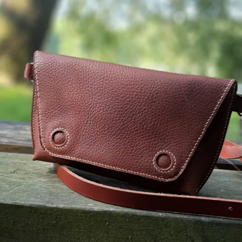 Atelier Anne R petit sac bandoulière cuir marron pull-up