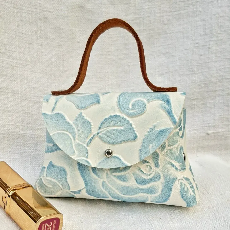 Atelier Anne R petit sac cuir chèvre fleuri blanc bleu