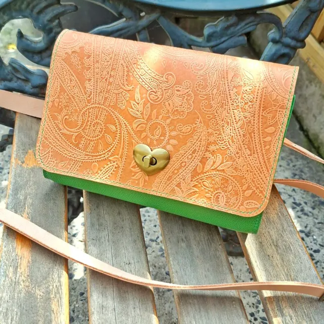 Atelier Anne R cartouchière sac cuir vert cachemire