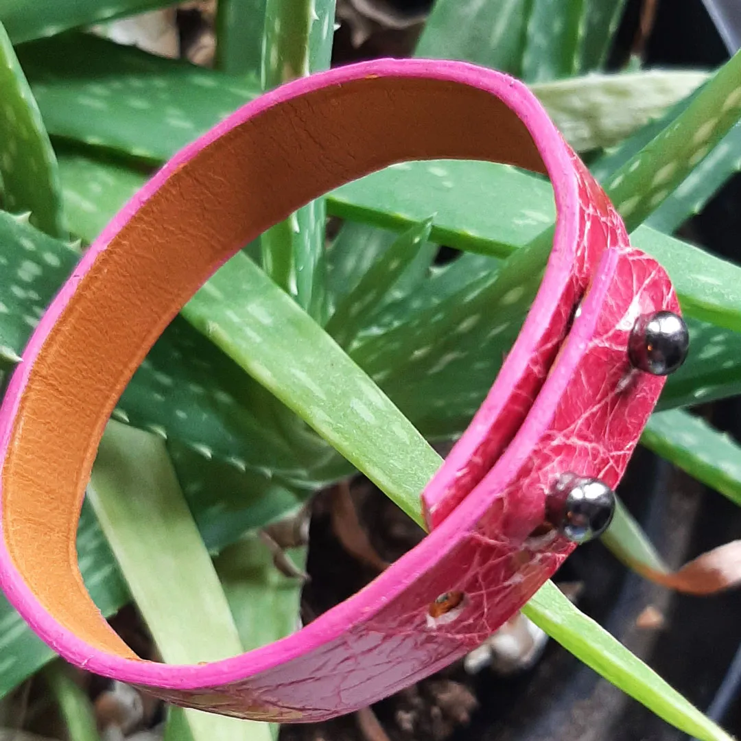 Atelier Anne R Petit Occavus bracelet cuir fuchsia