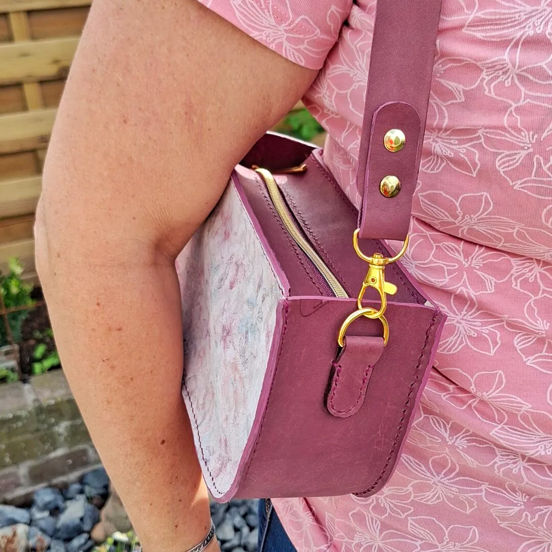 Atelier Anne R sac porté épaule cuir pleine fleur lie de vin floral