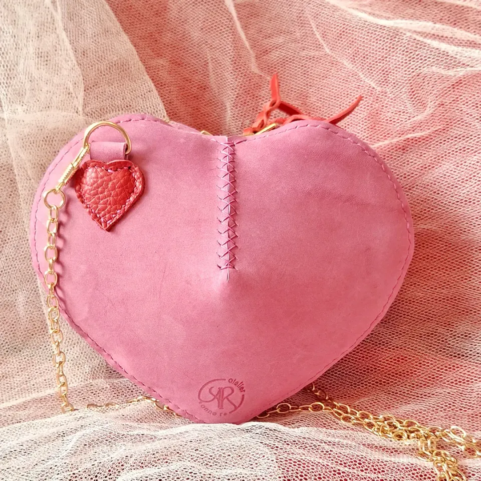 Atelier Anne R sac cœur cuir rose 18 cm tannage végétal