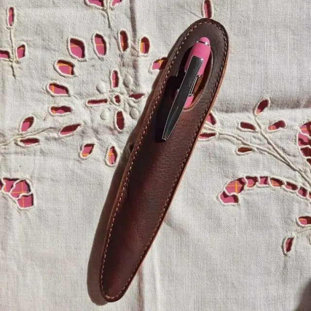 Atelier Anne R étui stylo cuir sur-mesure cousu main