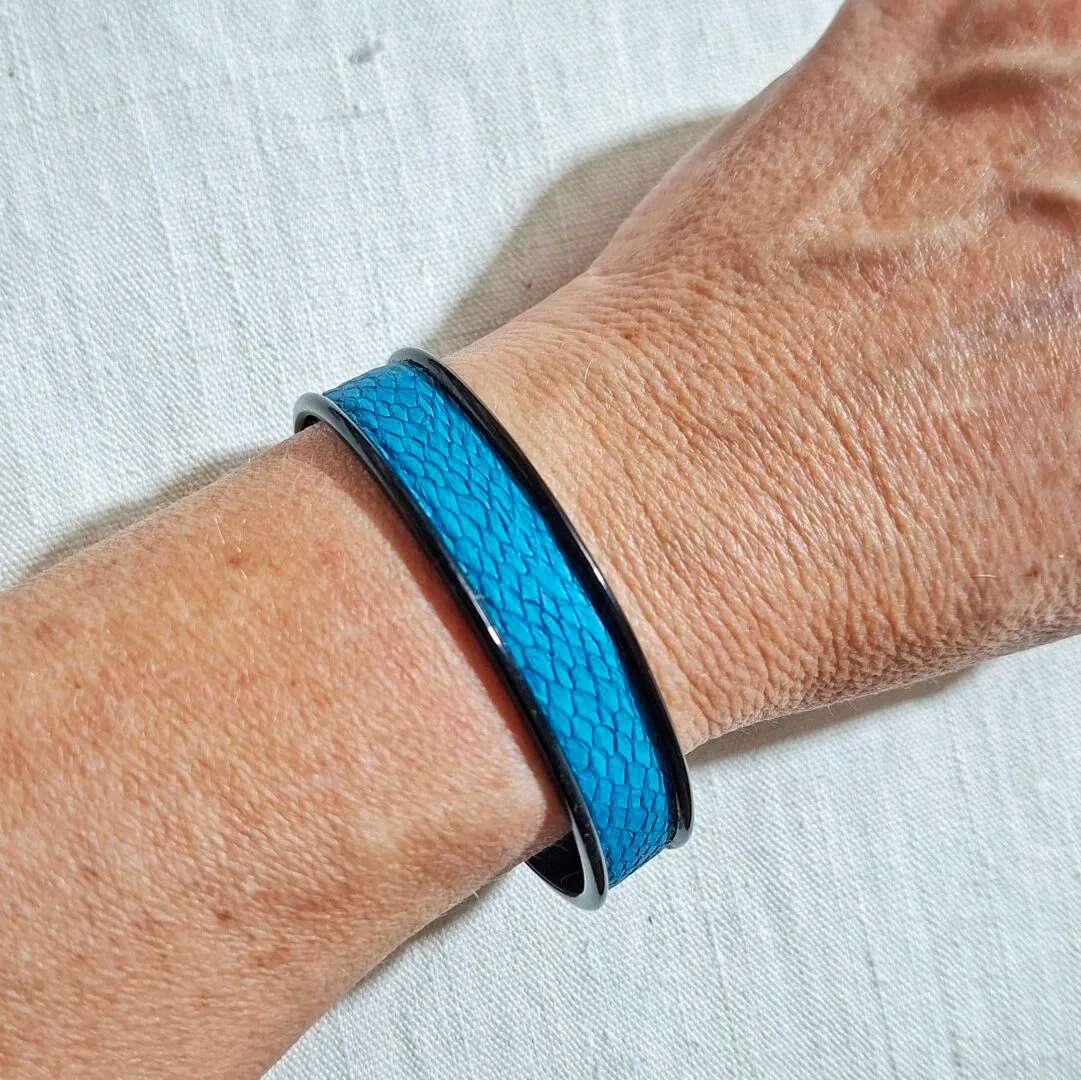 Atelier Anne R manchette bracelet cuir saumon bleu turquoise