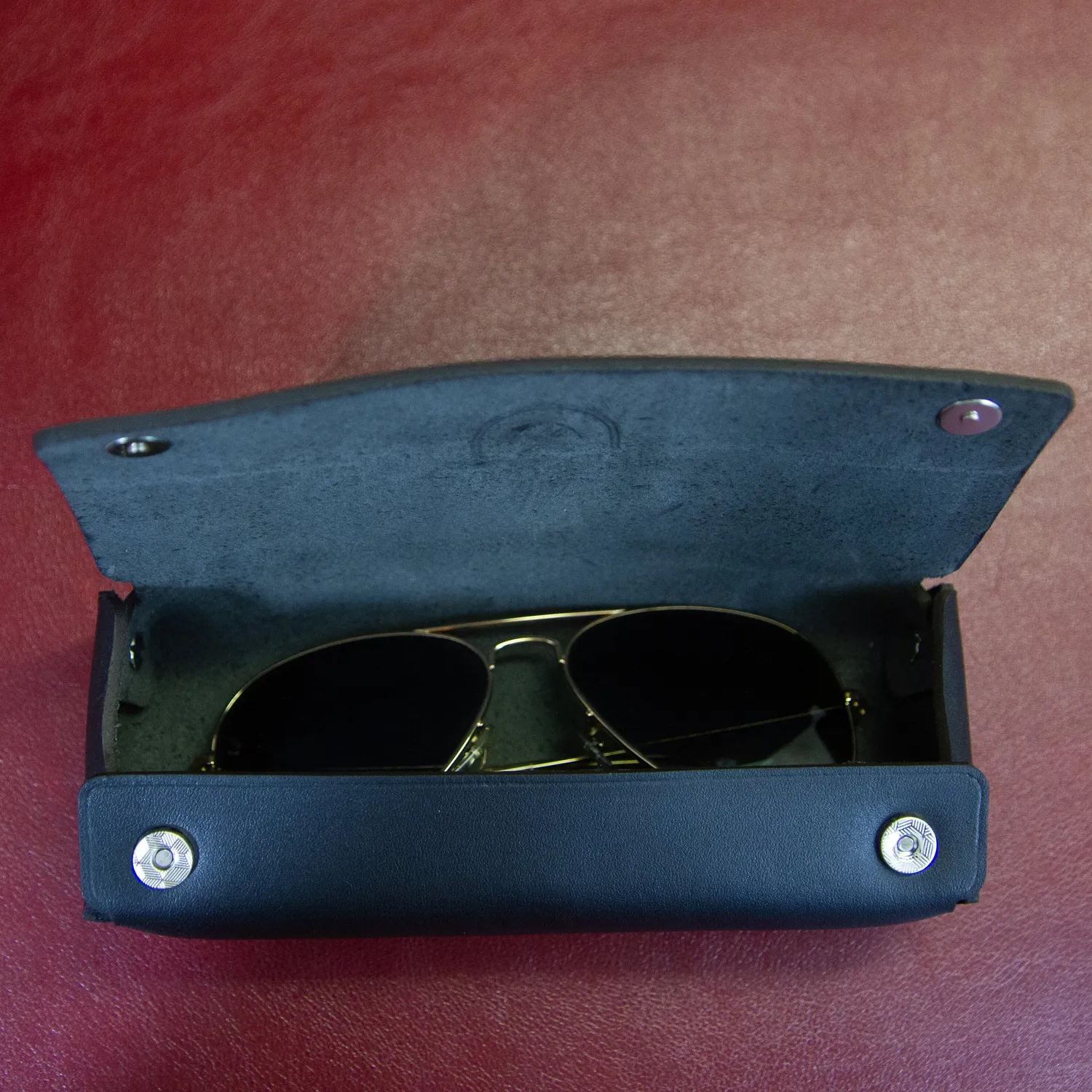 CagnaCuir Atelier La Briquette étui lunettes cuir fuschia