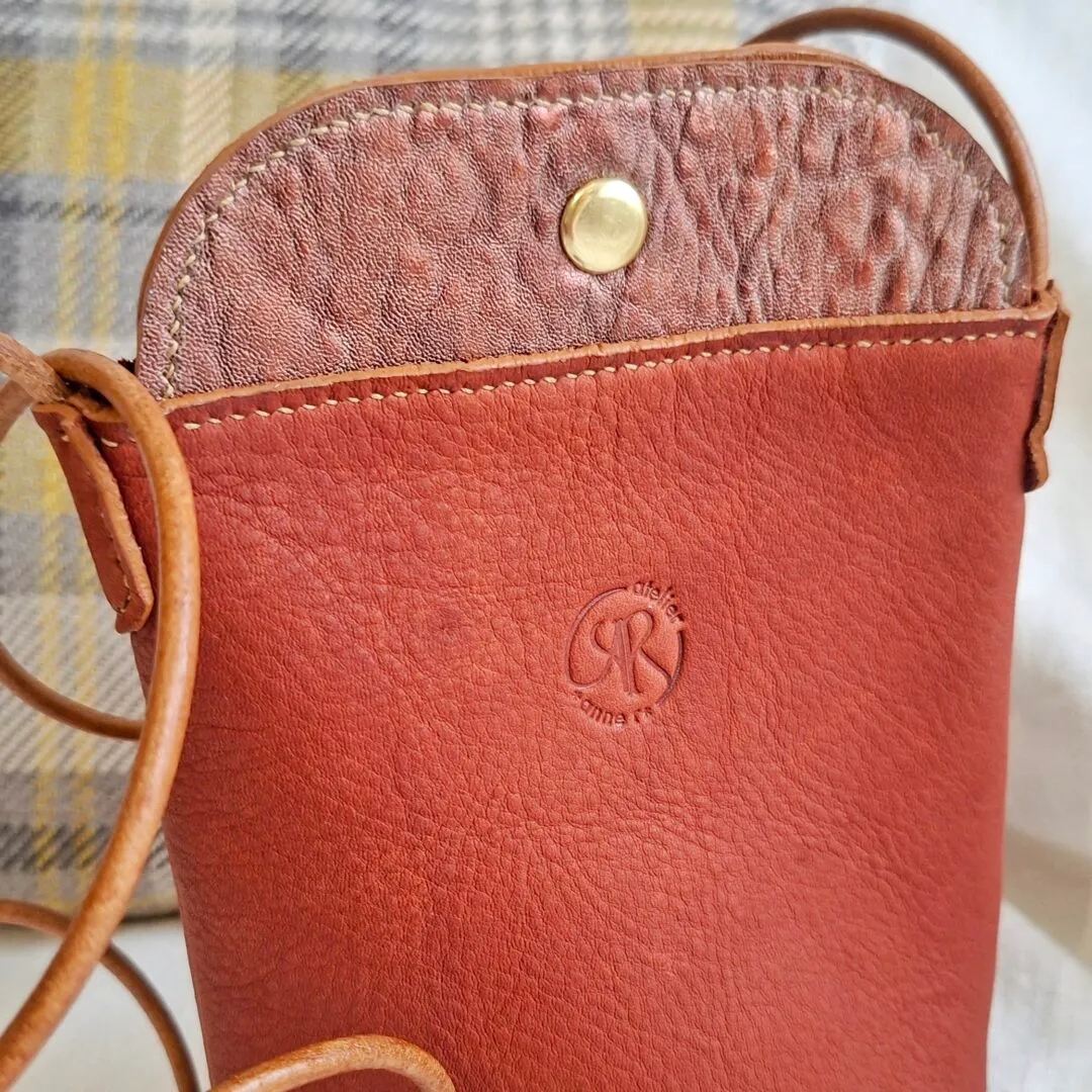 Atelier Anne R Pochette Portable pochette cuir marron aimantée