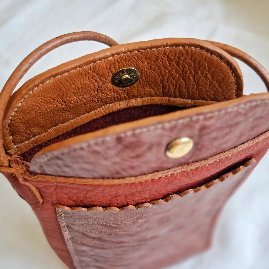 Atelier Anne R Pochette Portable pochette cuir marron aimantée
